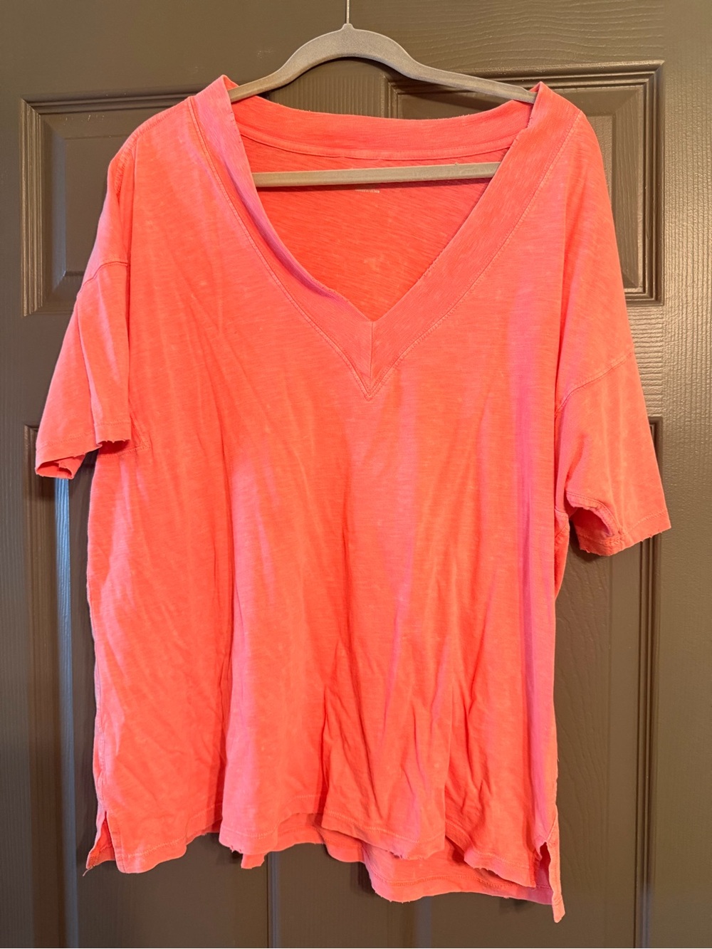 aerie Coral V-Neck Short Sleeve Tee